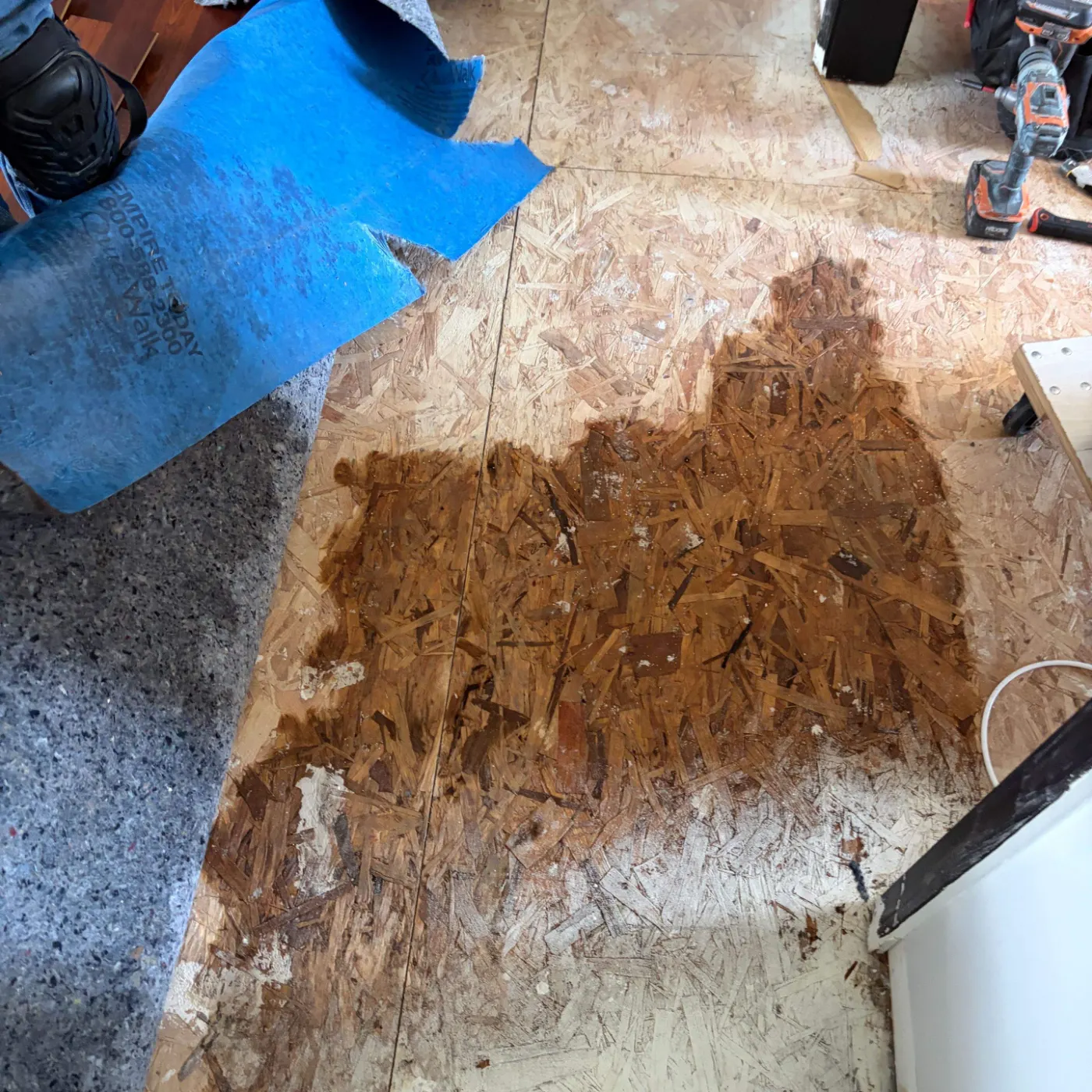 Air movers and dehumidifiers running in Lapel Indiana home dry-out